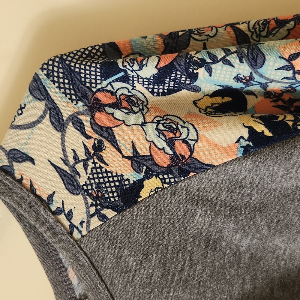 LuLaRoe 3/4 Floral Sleeve